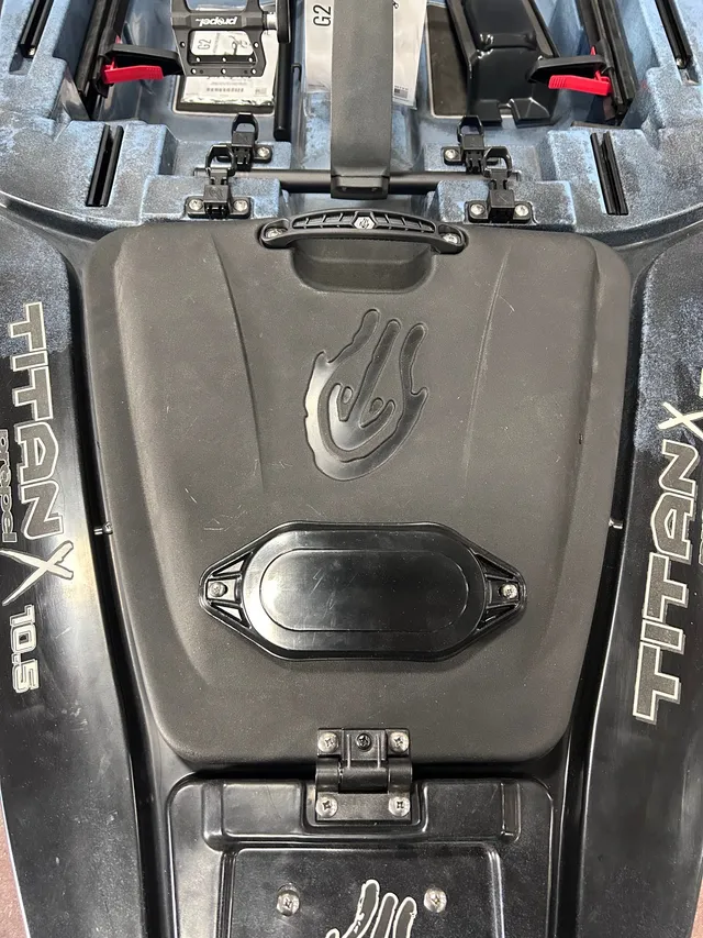 Native Watercraft Titan X 10.5 trappe avant avec charnières