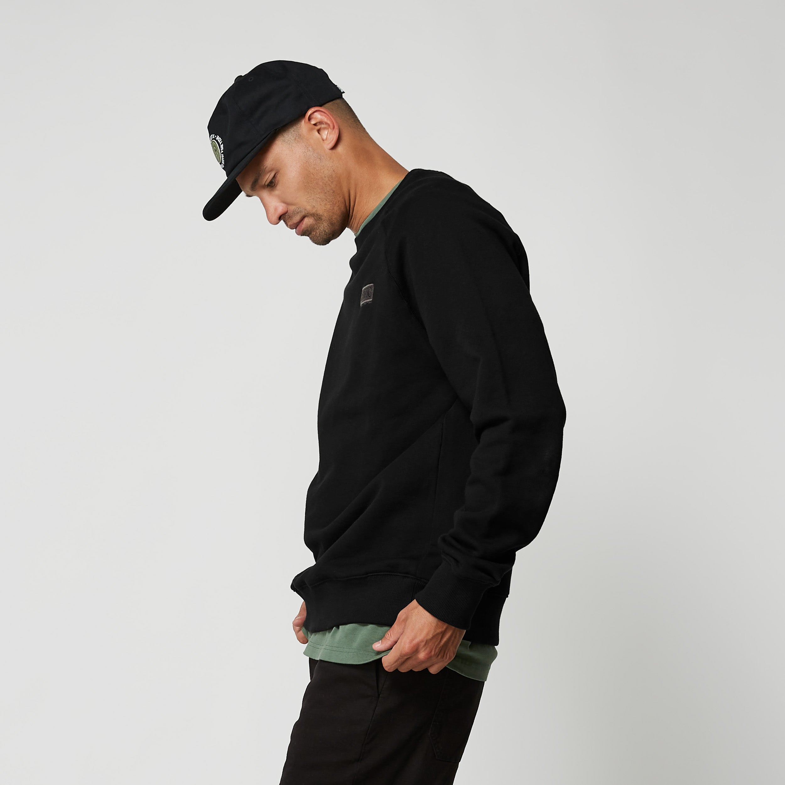 Mystic Mayhem sweat crew noir molleton gratté doux