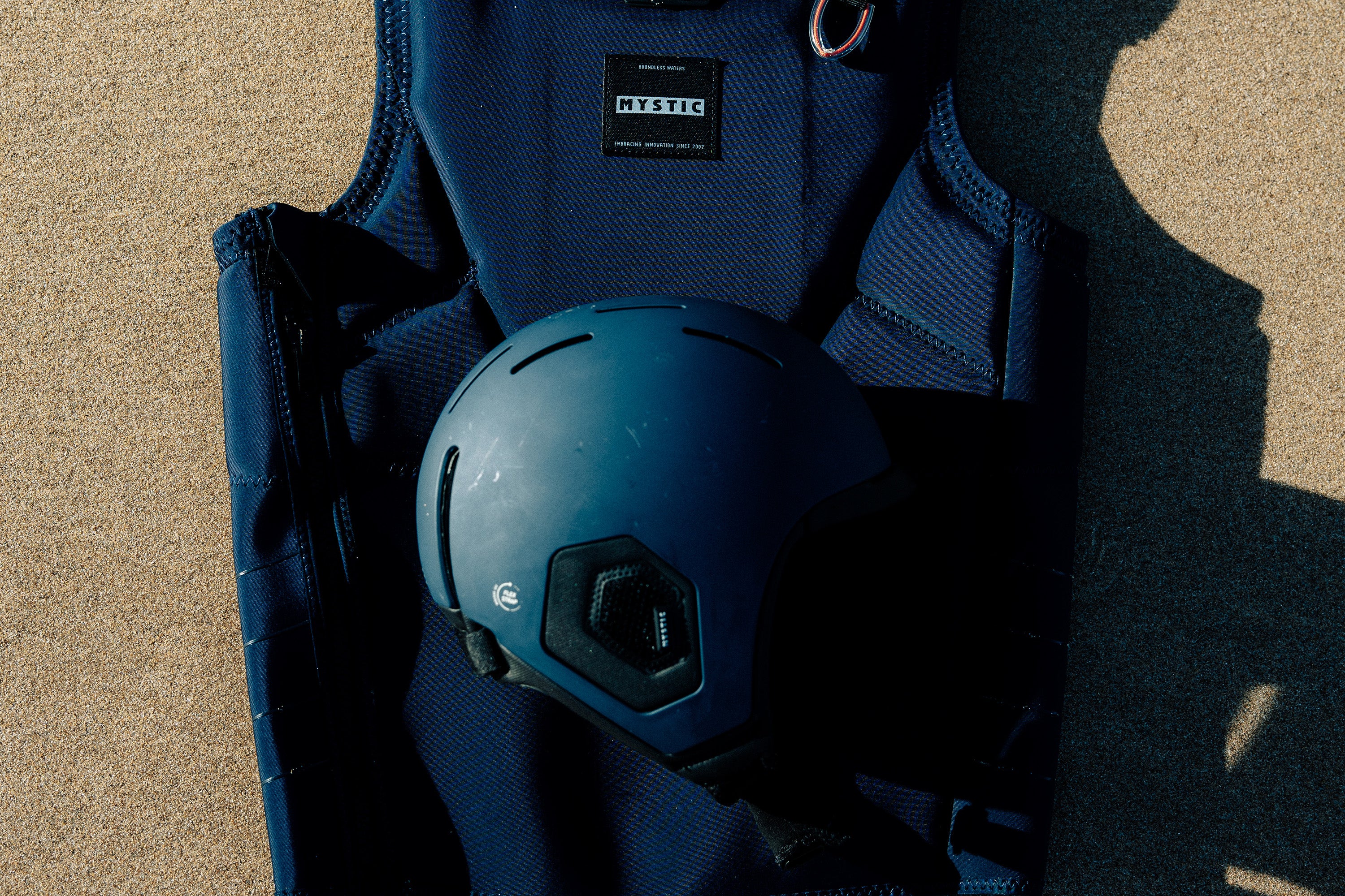 Mystic Legacy casque nautique mixte coque ABS noir