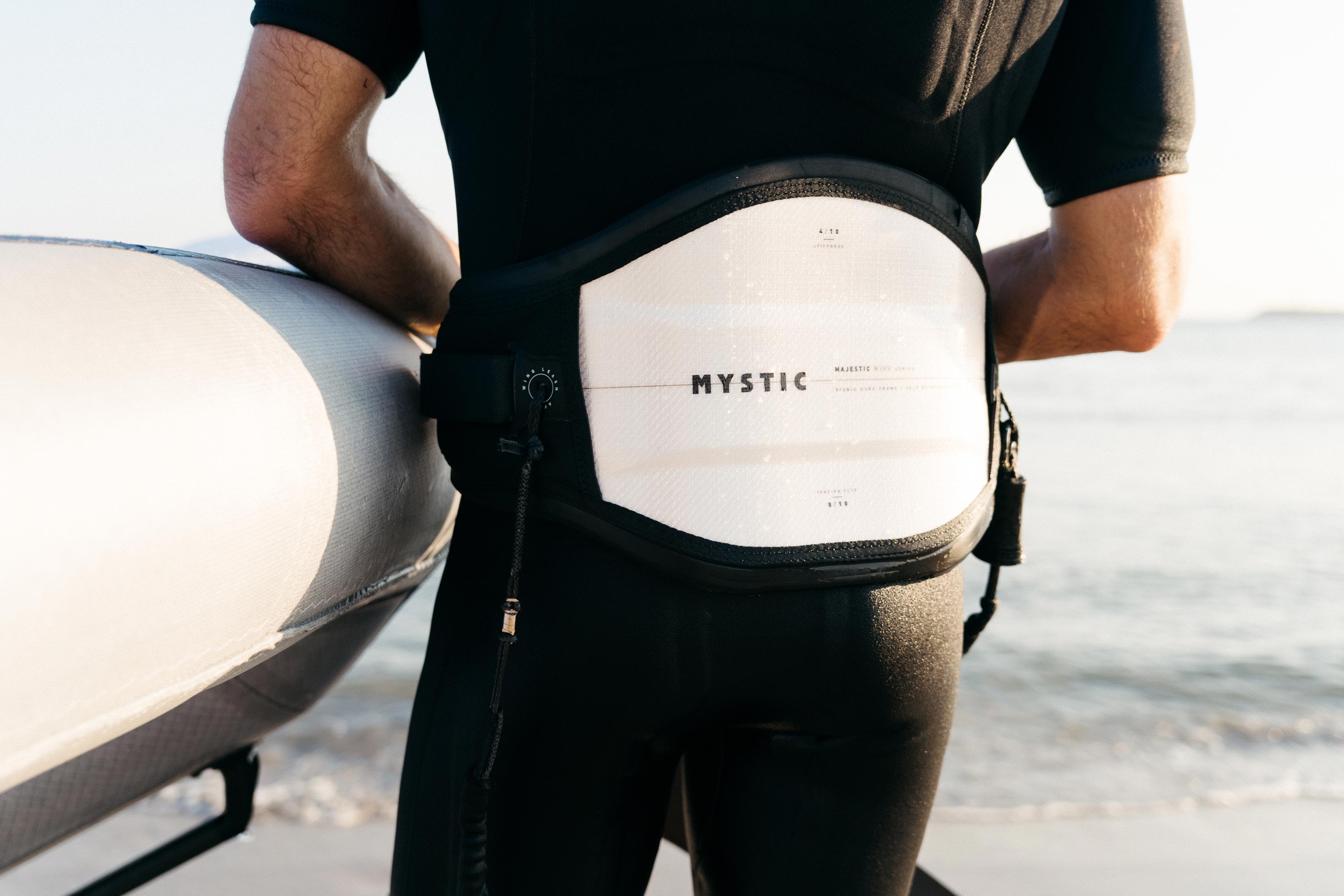 Mystic Majestic Wing harnais coque noir rigide