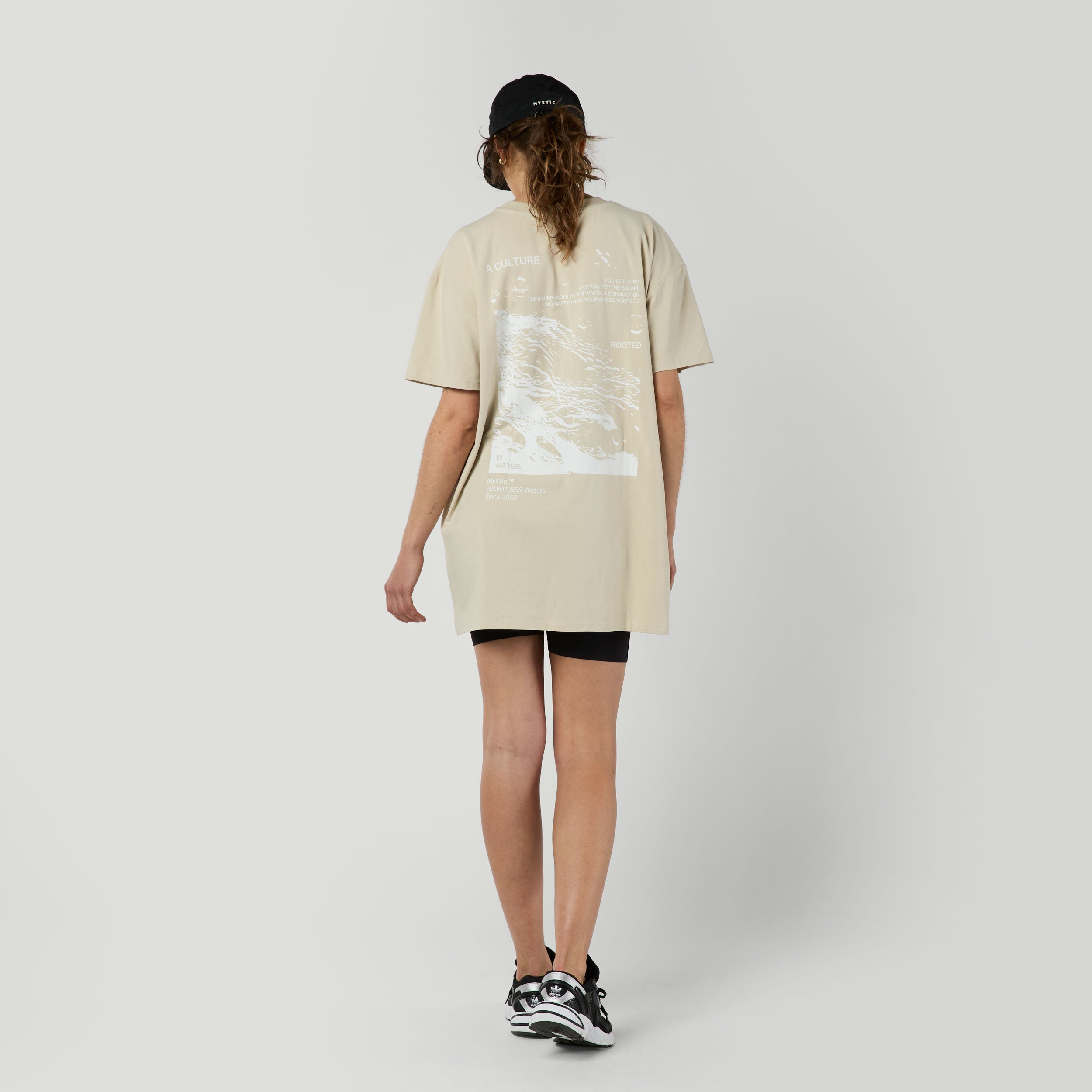 Mystic Surrender t-shirt long femme sable coupe oversize