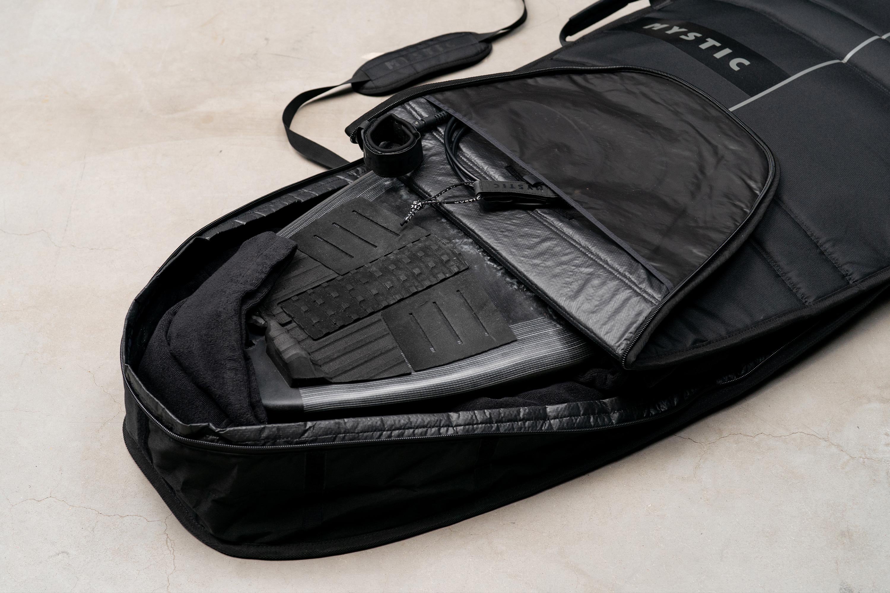 Mystic Patrol Day Cover housse longboard 9'0 noir matelassée